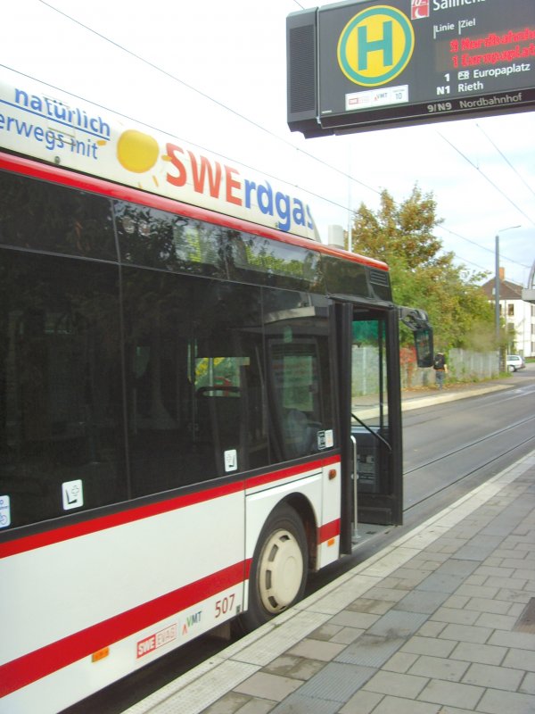 Bus der Linie 9 zum Nordbahnhof in der Salinenstrasse