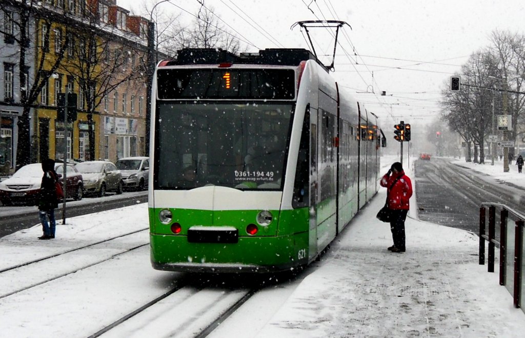 Combino Linie 1 Magdeburger Allee im Schnee