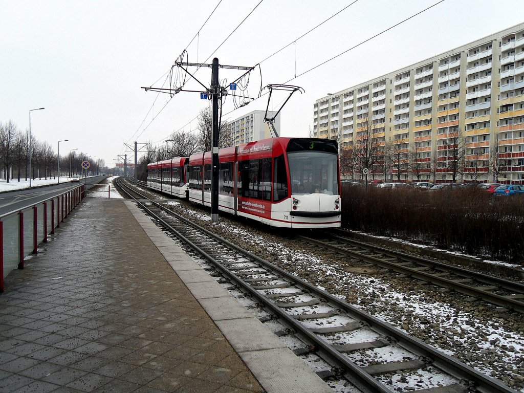 Combino-Zug der Linie 3 am Thringenpark