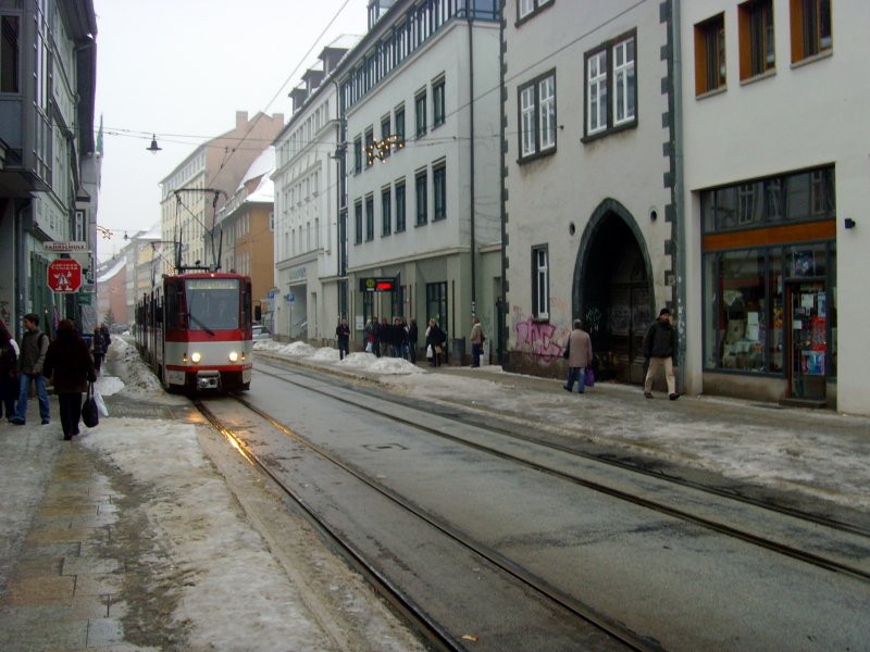 KT4D-Zug der Linie 2 umgeleitet in der Johannesstrasse