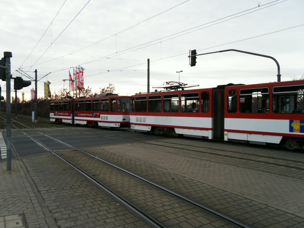 KT4D-Zug der Linie 7 zur Endstelle Messe